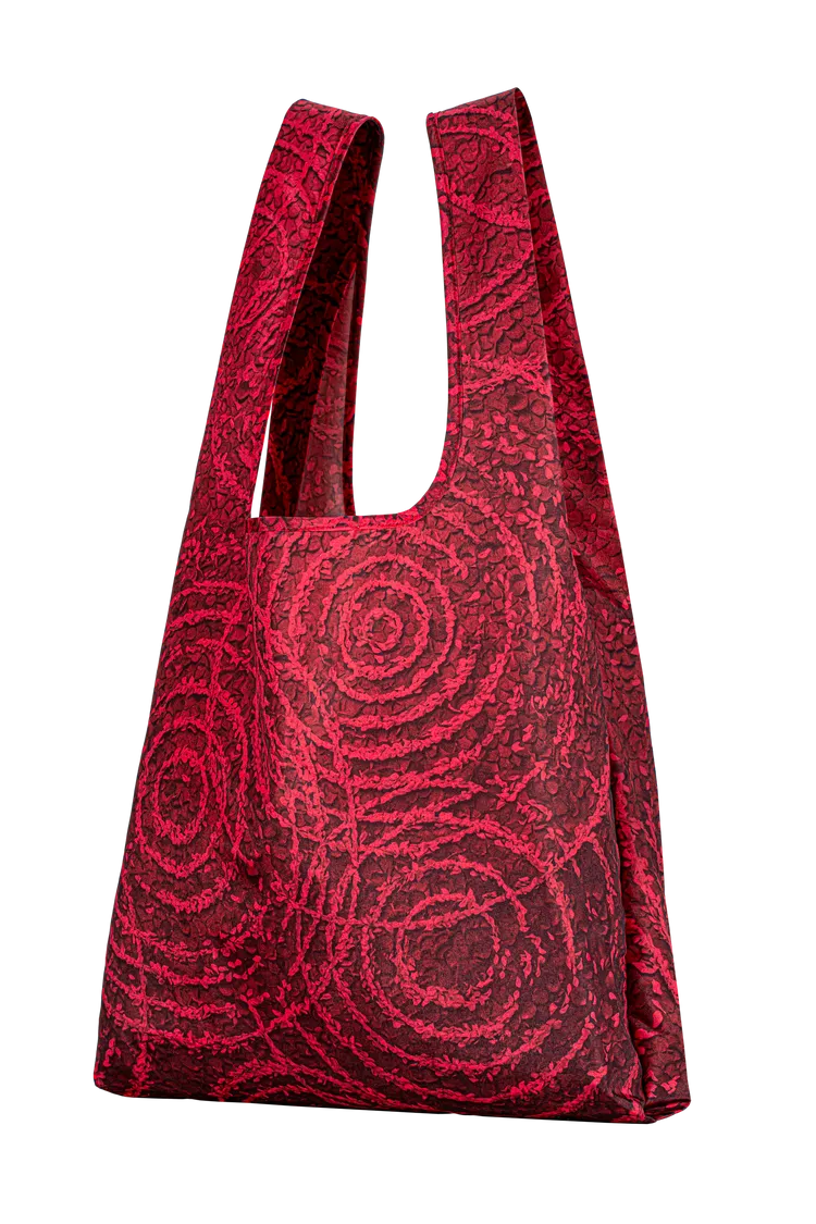 3800滿額贈，日本鬼才設計師Yuni聯名設計手提包。品牌提供