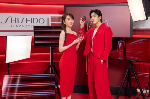 婁峻碩被柯佳嬿仙女美肌震懾 自豪和資生堂小紅瓶「一樣紅」