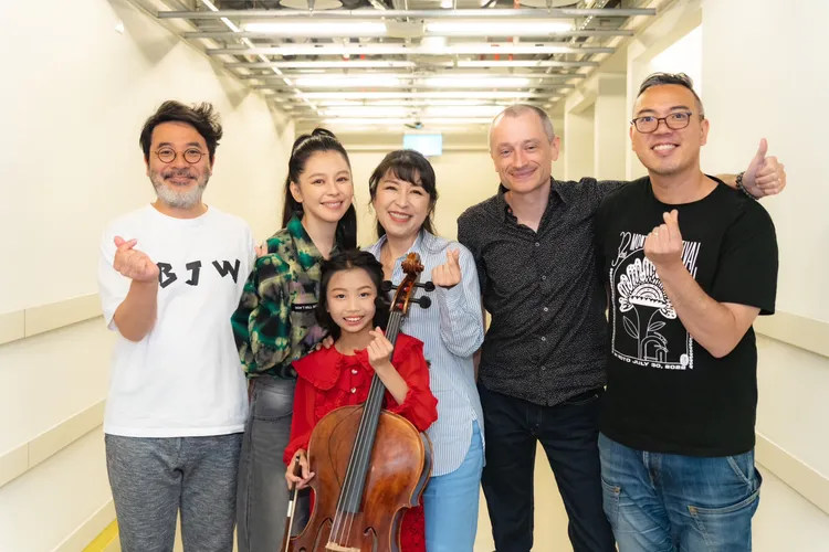 小野麗莎（右三）和徐若瑄（左二）相見歡。好滿意音樂提供