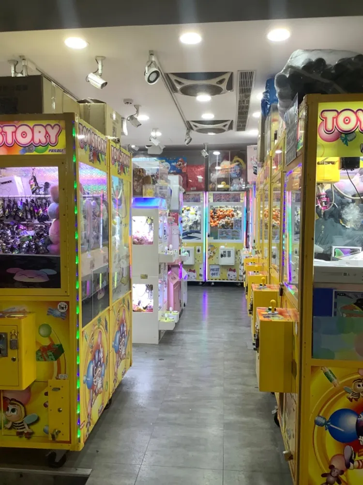 北市夜間時段加重處罰夾娃娃機店噪音，最高可處3萬元罰鍰。北市環保局提供