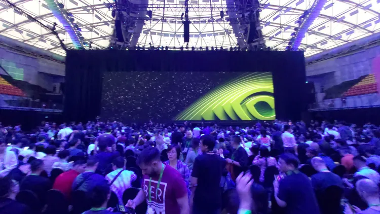 黃仁勳今晚在台大體育館內演講，現場已經擠滿5千人。莊宗達攝