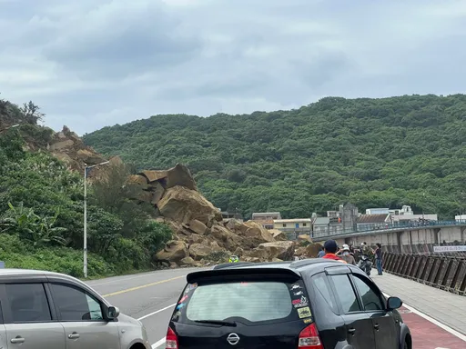目击基隆潮境公园「恐怖山崩」! 民众吓坏:我刚经过好险命大