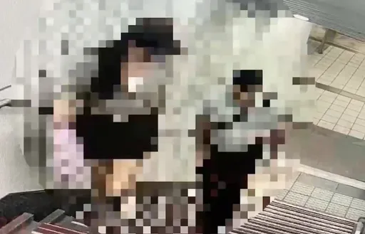 褲裙妹上樓驚「下面有東西貼近」 一轉頭嚇死!怒揪北捷偷拍「攝」狼