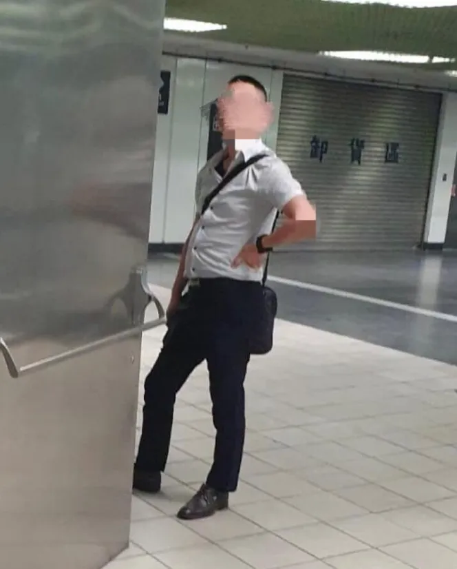 偷拍色狼。翻攝自信義三兩事