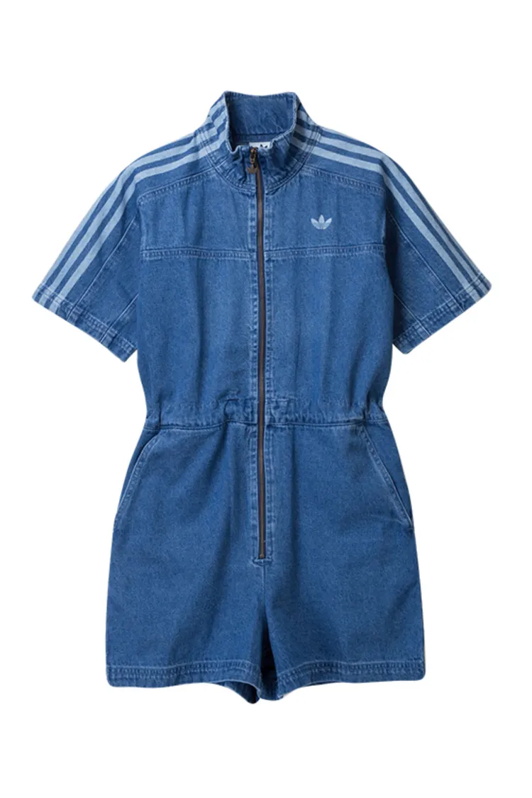 禮客週年慶推出各樣運動休閒風格商品優惠，嚴選adidas丹寧連身褲原價4,890元，特價2,445元。