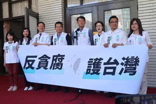 轟行政院覆議理由荒腔走板！　黃國昌：民眾黨一致投票否決