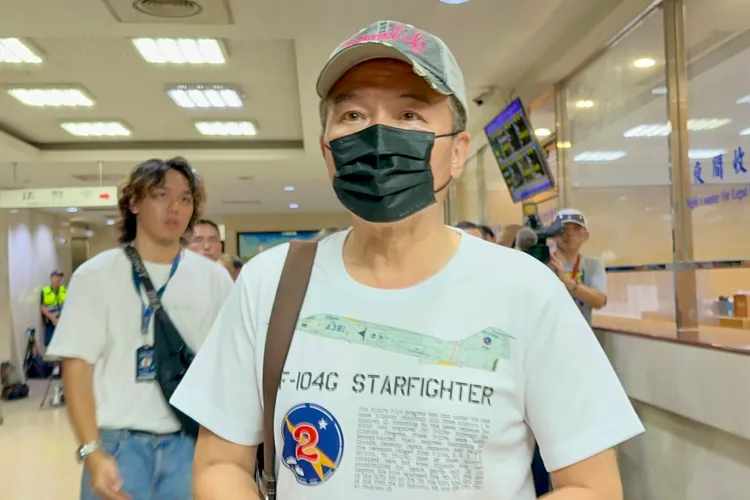 孫鵬19日深夜到北檢替兒子孫安佐辦理交保手續。陳建岐攝