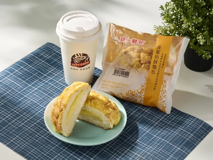 ▲菠蘿奶酥麵包就要配大杯美式，無論冰/熱，搭在一起超美味！