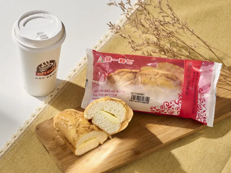 ▲有著彷如港點冰火菠蘿油口感的鹽奶油菠蘿堡，無論配美式或拿鐵都很涮嘴！