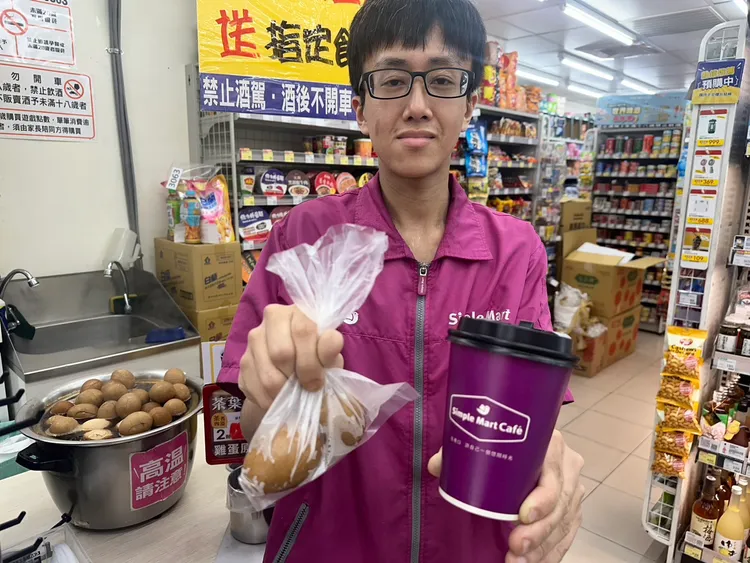 美廉社期間推出咖啡搭配茶葉蛋可折20元活動。業者提供