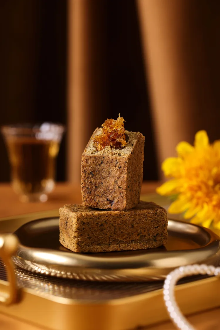 三萩茶會歐風庭園點心 TOKYO SALONE 「皇家婚禮甜心酥」，結合頂級濃郁皇家婚禮紅茶與經典柑橘風味水果糖球。業者提供