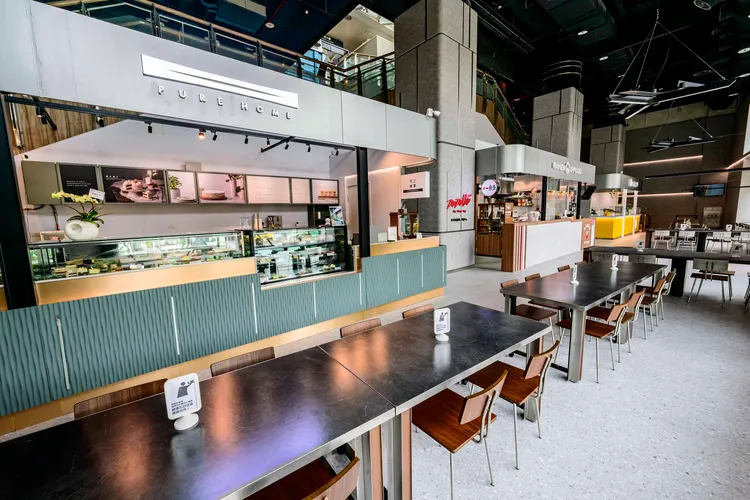 高鐵特別在左營站1樓推出全線第一座站內美食街。高鐵提供