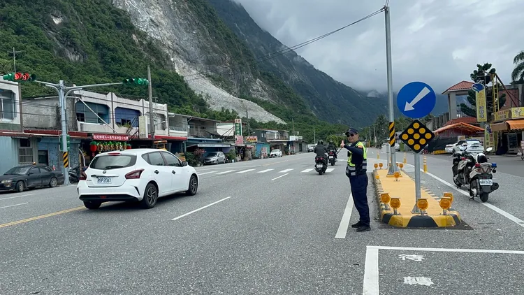 從先前0206花蓮大地震的經驗，有長達5個月的陣痛期才能恢復觀光。警方提供