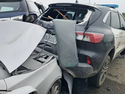 雲彰警方溪州大橋處理交通事故 超衰!2警車遭6旬男推撞釀1傷