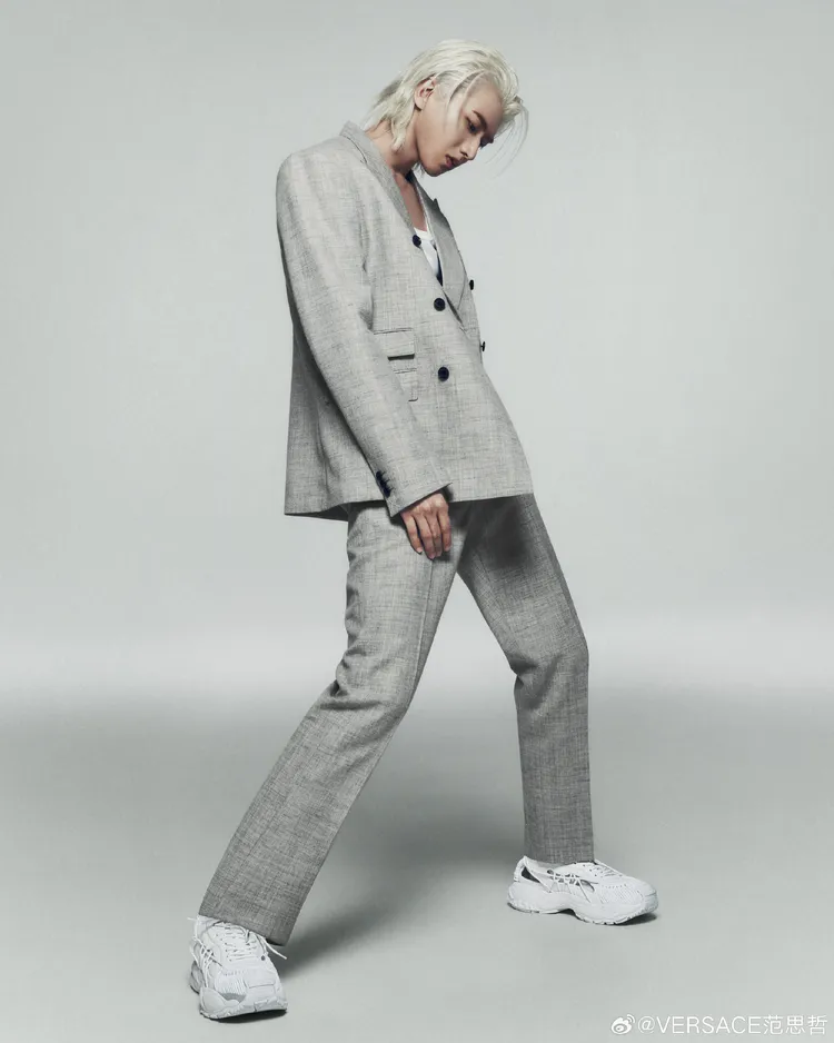蔡徐坤演繹全新的Versace Mercury運動鞋。翻攝VERSACE微博