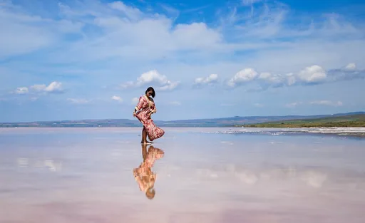 網美打卡必拍!土耳其版「天空之鏡」一望無際的粉色浪漫