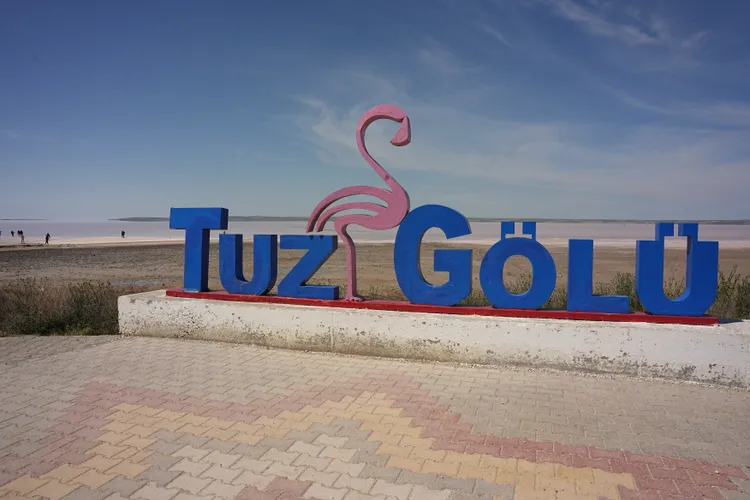 在土耳其語中，「Tuz」指的是鹽、「Gölü」意指湖。S.H.攝