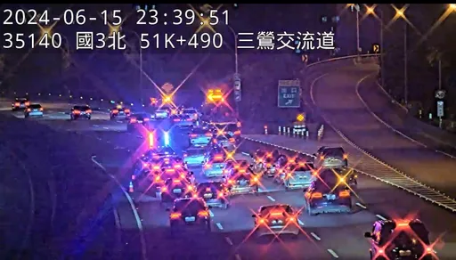 男子步行逆向闖國道三鶯段　從路肩走到內側！遭多車疾駛輾過慘死