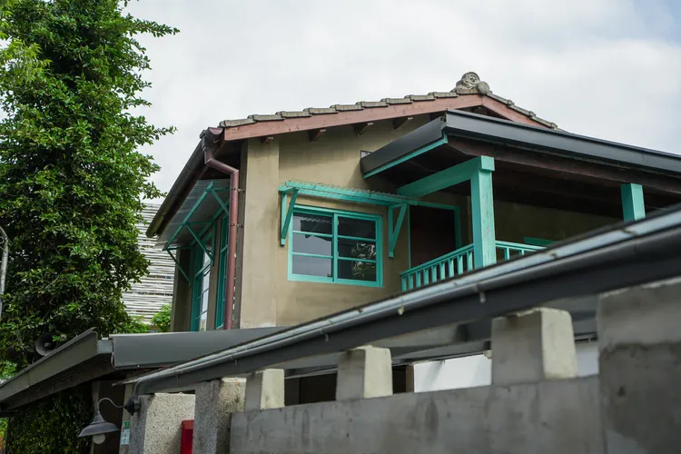 由「拾光屋」原屋主自力建造的兩層樓房，登臨可俯瞰嘉禾全貌。田欣雲攝