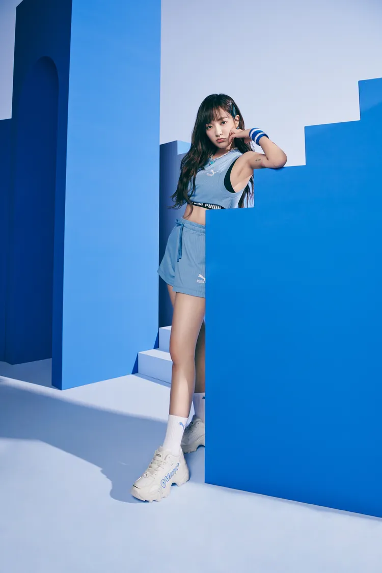 王淨踩上Pulsar Wedge Cloud後瞬間擁有高挑比例。品牌提供