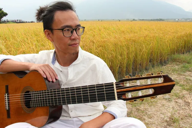 白蘭氏健康博物館暑期邀請到曾獲台北藝穗節「最佳音樂演出節目獎」認可、並獲得第25屆傳統藝術金曲獎「最佳跨界音樂專輯」、「最佳專輯製作人」提名的七弦吉他樂手彭書禹領銜演出。業者提供