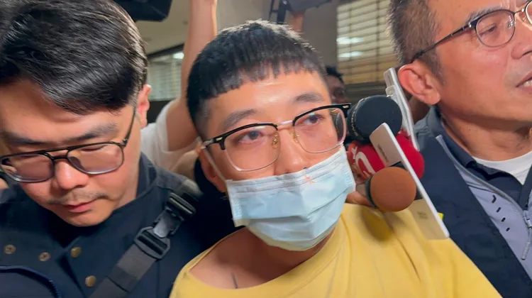 自稱孫安佐經紀人的朱翊銘(圖)涉打警察不服逮捕，聲請提審被帶到北院。陳建岐攝