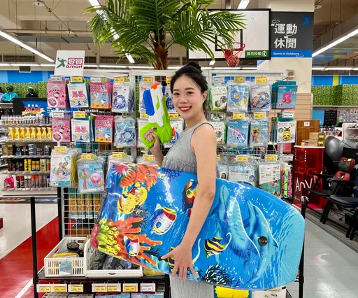 177款夏季好物買1送1!愛買冰品、飲料、戲水用品滿額現折