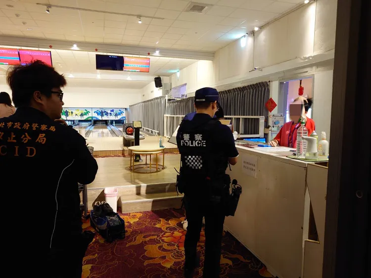 汐止警臨檢轄內保齡球館。警方提供