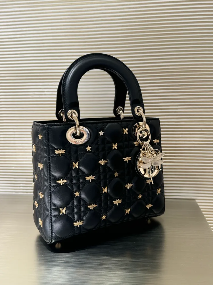 金智媛今晚配搭的Lady Dior包款。張家玲攝