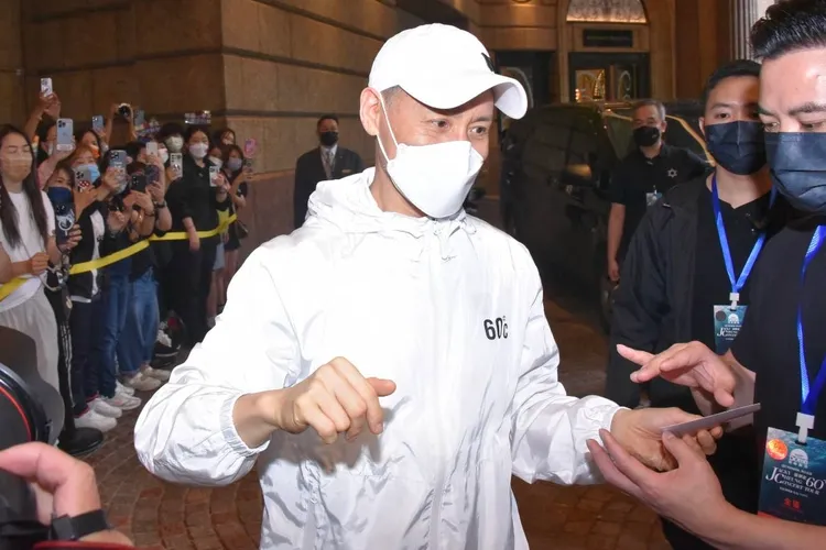 張學友逐一跟粉絲握手。特勤中心攝