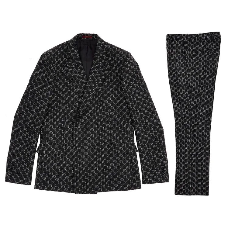 GUCCI GG Shadow印花成套西裝，14萬8500元。品牌提供