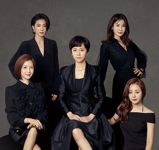 韓劇《Sky Castle 天空之城》第一集收視率僅1.7％，最後一集飆到23.8％，一度寫下有線電視台最高收視紀錄最終回。翻攝JTBC