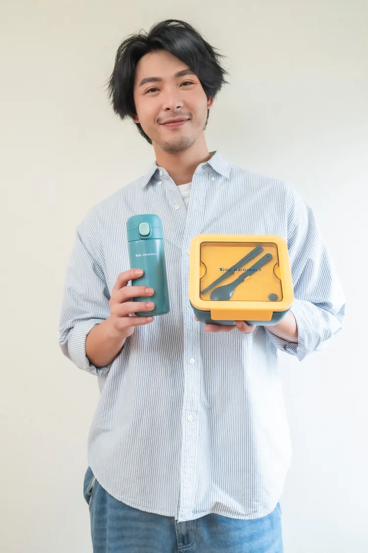 連晨翔每天帶著環保杯買咖啡。TVBS提供