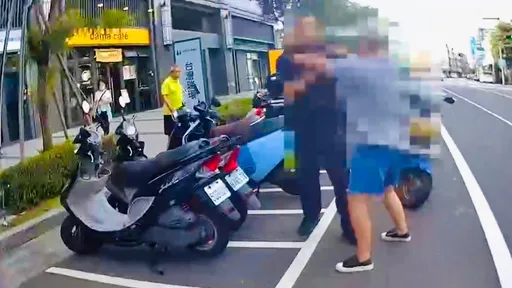 不爽攔車取締!台南悍女連襲2警 慘遭按在地上磨擦