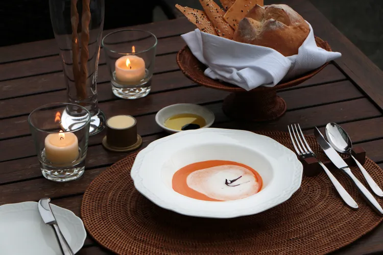 涵碧樓星光BBQ主廚特製龍蝦湯。業者提供