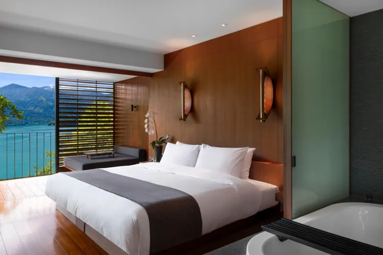 涵碧樓套房日月潭美景一覽無遺。業者提供