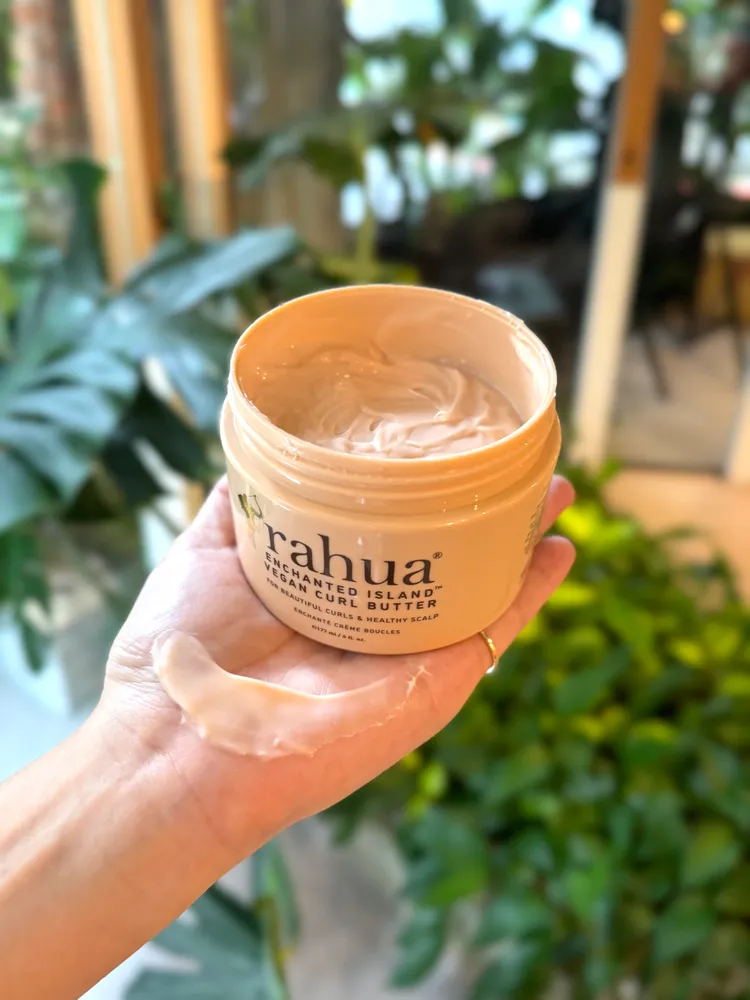 rahua島嶼花園煥活捲髮保濕霜，擁有奶油質地。張家玲攝