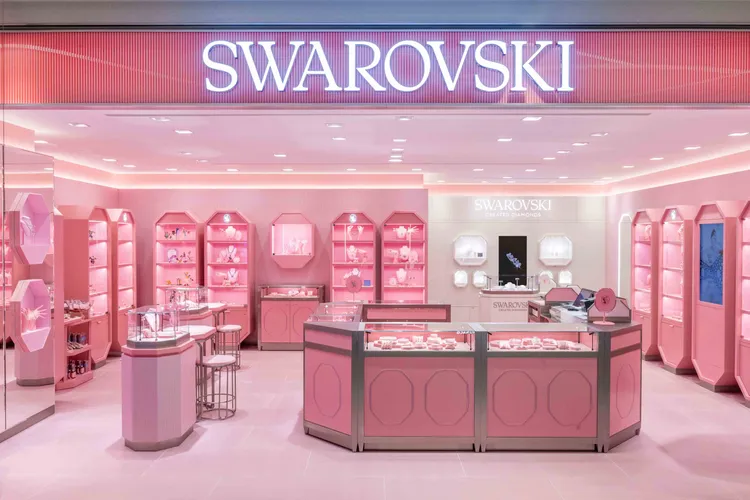 SWAROVSKI台中首家形象概念店以粉色調呈現。品牌提供
