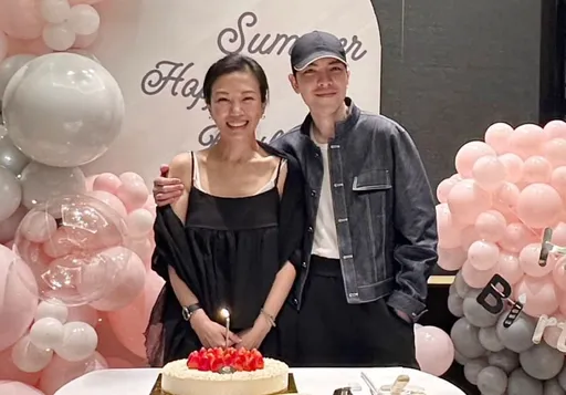 萧敬腾对51岁老婆爱意不藏了 包下巨型大银幕高调示爱「永在一起」