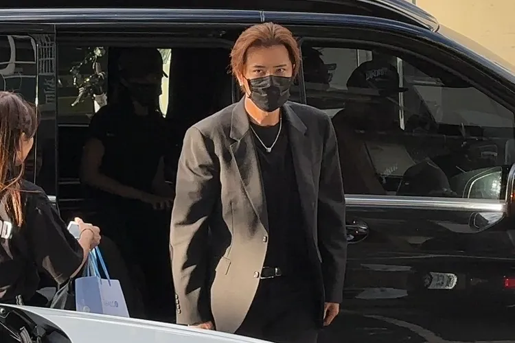 羅志祥旋風回台1天，壓軸趕赴「寬姐」邱瓈寬母親靈堂弔唁致哀。特勤中心攝