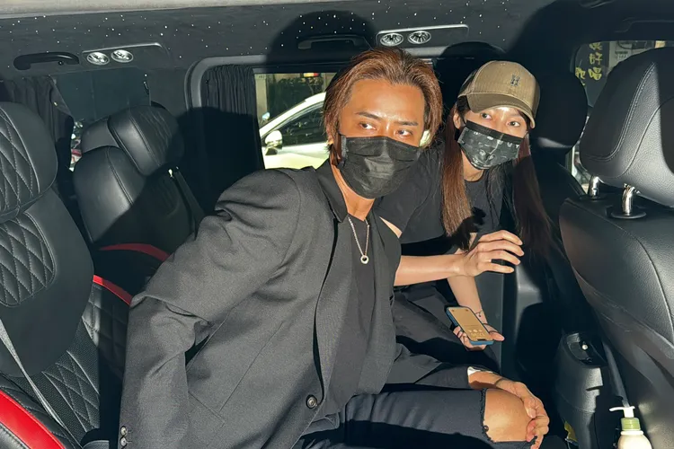 羅志祥旋風回台1天，壓軸趕赴「寬姐」母親靈堂，15分鐘後上車準備跟小霜去買愛馬仕。特勤中心攝