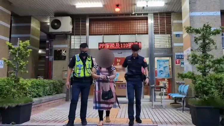 葉女被警方逮捕，詢問後移送法辦。民眾提供