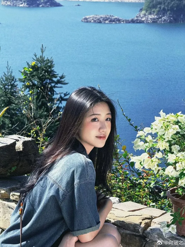 向涵之（圖）連續和吳磊、王星越傳緋聞。翻攝向涵之微博