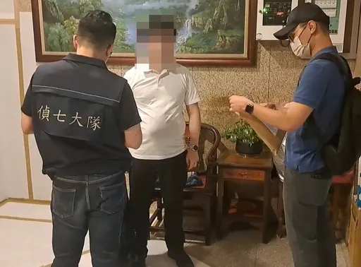 無業男印假名片自稱韓國瑜辦公室副主任 還灑錢訂花籃放家門口!真面目曝光慘了