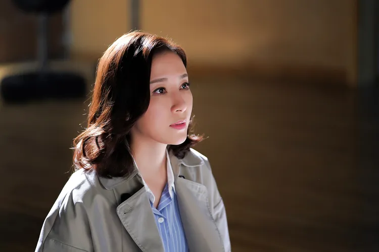 楊茜堯飾演財經主播甄芯，參與選美比賽拿下冠軍。TVBS提供