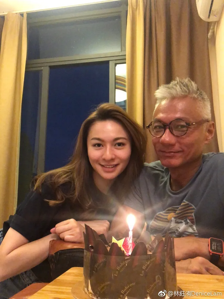 林鈺洧（左）1歲半時父母離婚，她由母親撫養長大，15歲時才與生父林俊賢相認恢復聯繫。翻攝林鈺洧微博