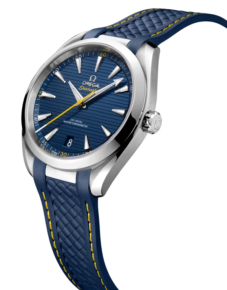 OMEGA海馬Aqua Terra 150米系列腕錶，不鏽鋼錶殼，藍色錶盤，藍色格紋橡膠錶帶，歐米茄8900機芯，動力儲存60小時，防水深度150米，20萬8000元。品牌提供
