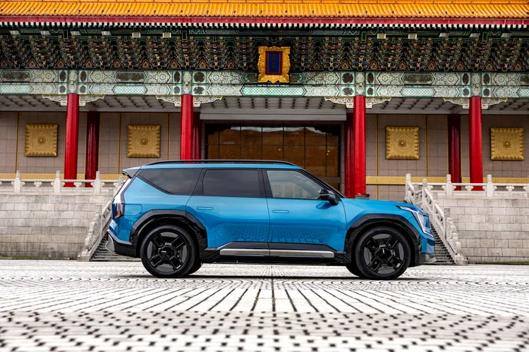 全新Kia EV9以E-GMP電動全球模組化平台打造，具備800V超高速快充科技的強大優勢，10%至80%充電時間僅需24分鐘的表現。業者提供