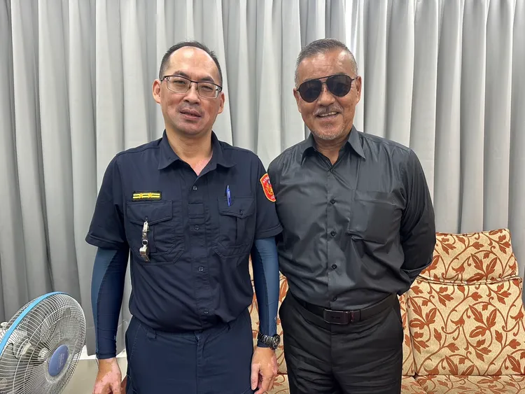 龍天翔酒醒後對失態行為感到抱歉，特地回到警局向警察致意。翻攝畫面