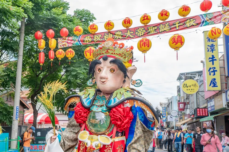 龍潭龍元宮建廟200年祈安遶境。桃園市府提供